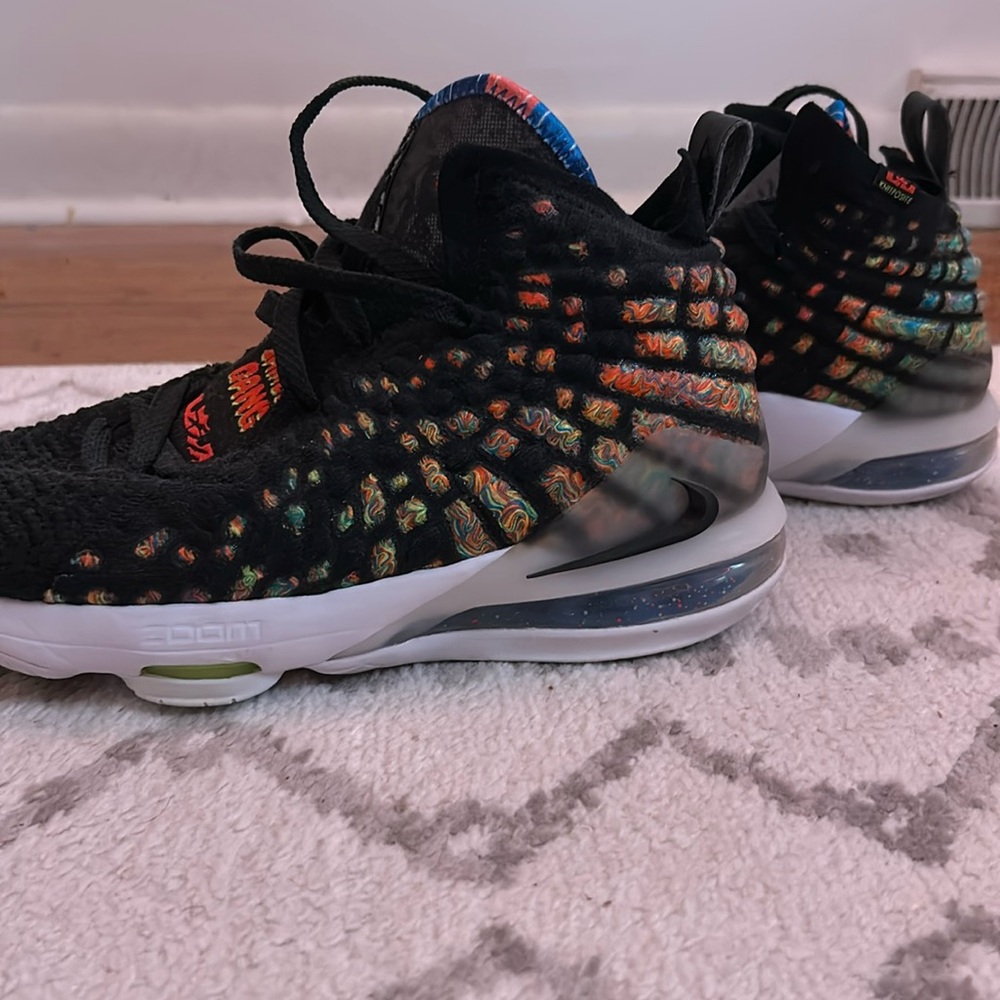 Lebron James Youth basketball sneakers